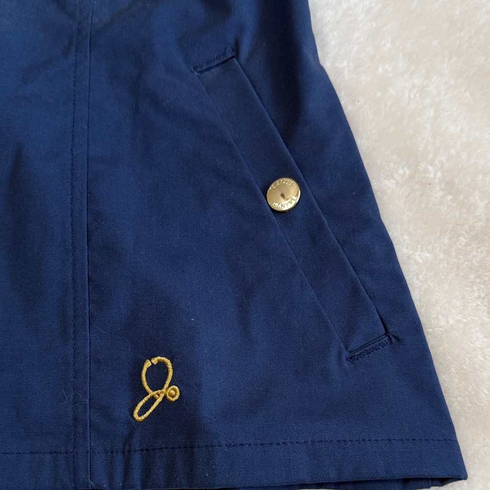 Jaanuu Navy Blue Short Sleeve Scrub Top/Jacket with Gold Hardware. Size Small - Picture 2 of 5